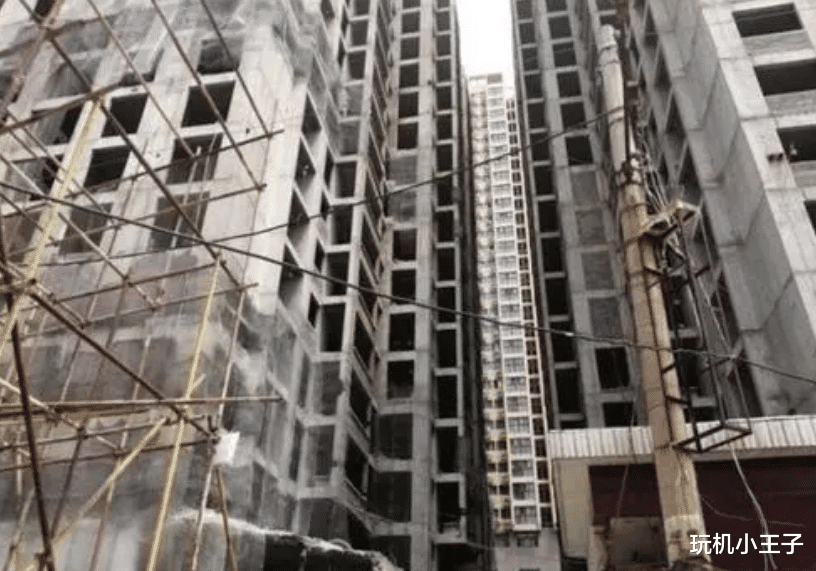 烂尾楼|15栋烂尾楼爆破拆除了，还要还月供的用户现在什么感受？