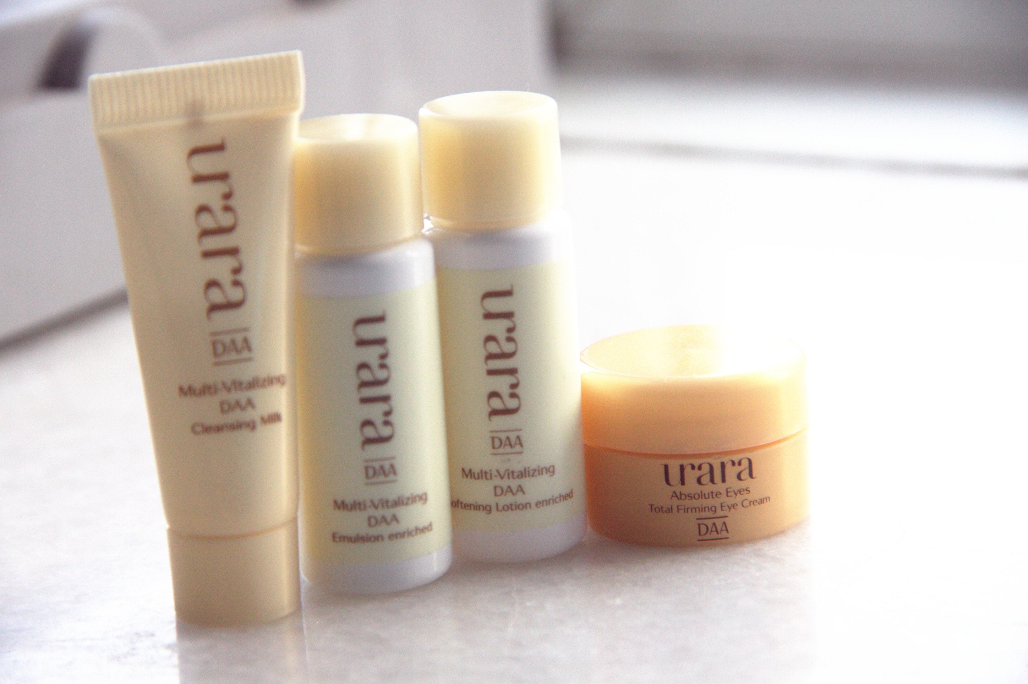 闻人嘉悦 经典的品牌眼霜推荐：密集修护眼部肌肤，减少干纹、细纹的出现