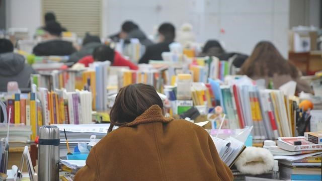 萌听小c姐|95后“二本生”毕业后，多数做出这3种选择，第三种家人最放心