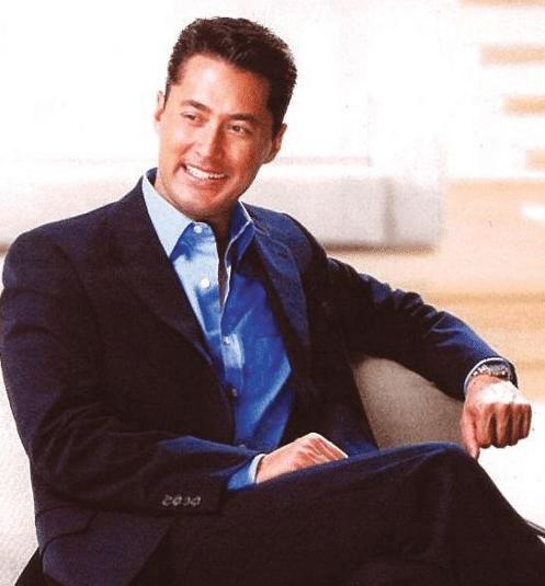 王敏德|吴卓林之后又一星二代宣布同性婚姻，其父王敏德亲自露面报喜催生