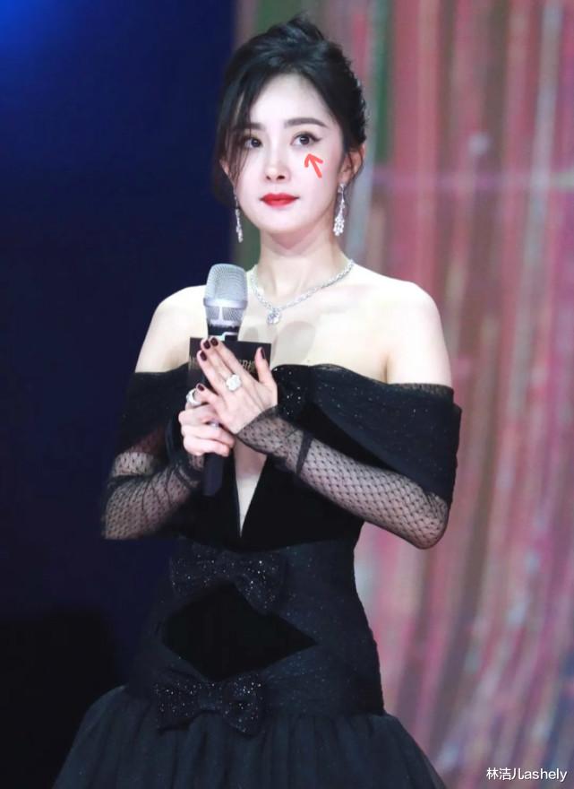 穿衣搭配|“眼妆打底”做不好，杨幂关晓彤的“少女感”，都被黑眼圈出卖了