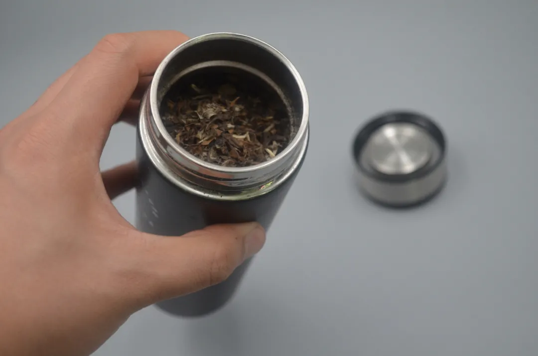 你家有废旧不要的保温杯吗？放在厨房真实用，一年能帮你省几百元