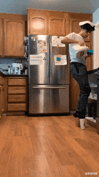 搞笑神回复|神回复:“这个女的就偷了几个荔枝而已,至于绑树上吗?”网友神回复!