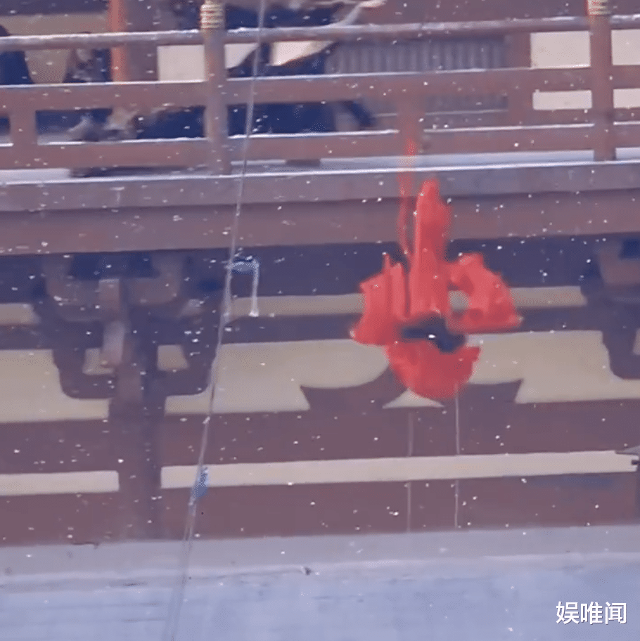 周生如故|《周生如故》跳城楼略显平淡，演员给力但是氛围感割裂，导演的锅