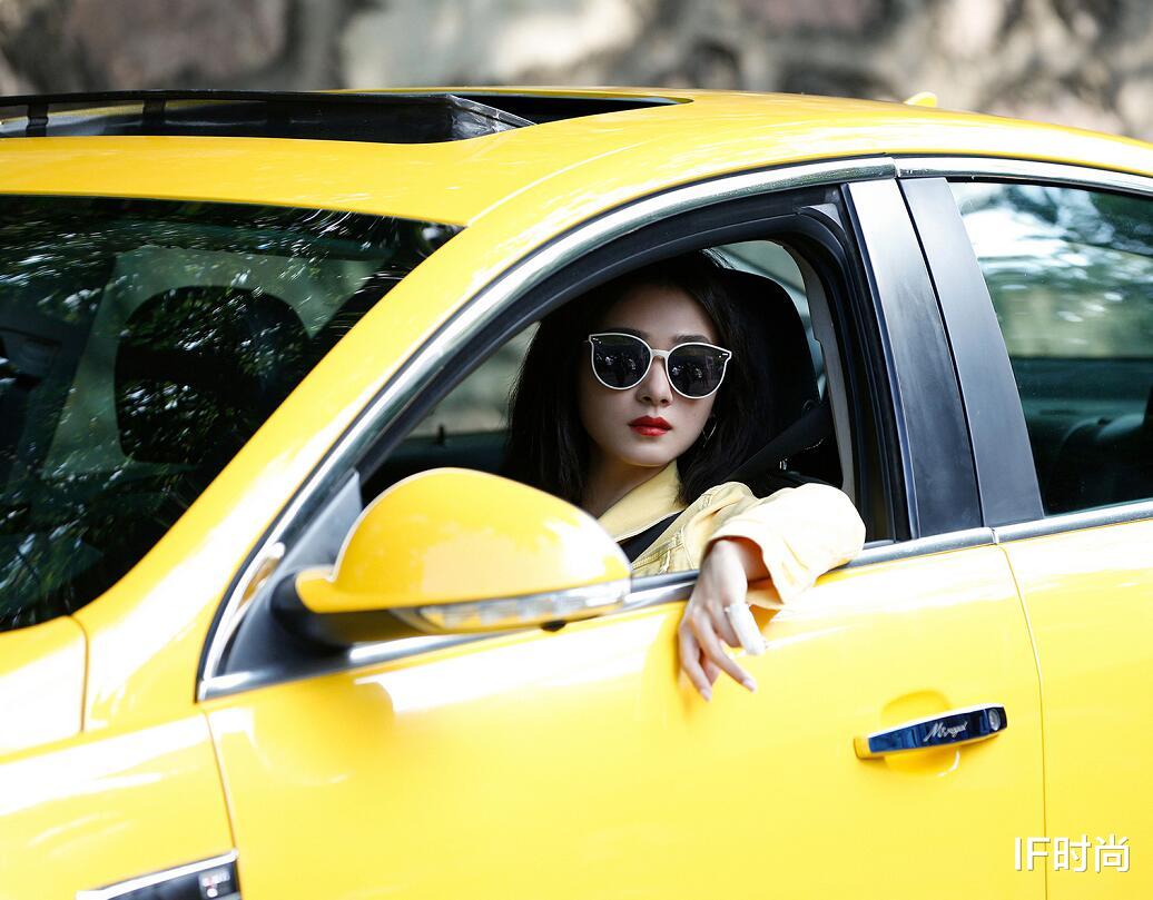 IF时尚|把母女演成姐妹，39 岁的她，太会穿啦