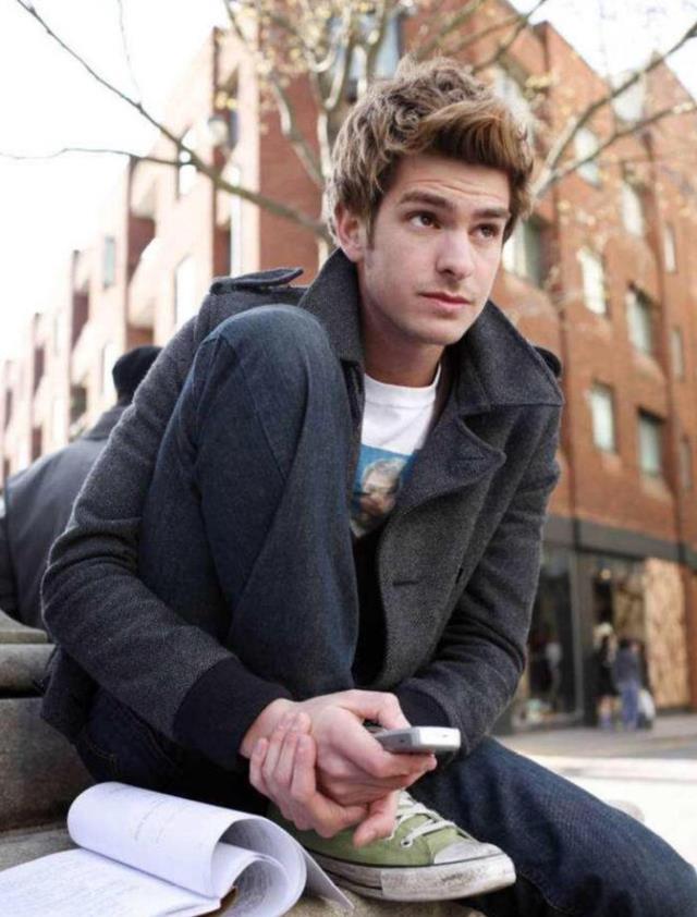 蜘蛛侠|绝，加菲和托比·马奎尔一起溜去影院看的蜘蛛侠，愣是没人发现！