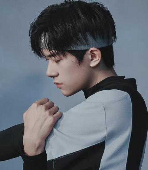 豆皮|易烊千玺身边出现“真假胖虎”，比双胞胎长得像，千玺也难分辨？