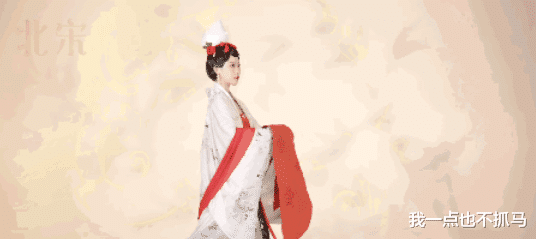 杨超越|杨超越汉服火出圈后，没想到还有人把汉服穿成这样？