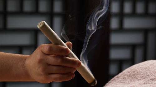小手氷凉|女人常灸此穴、补气血、除百病，还能瘦10斤！