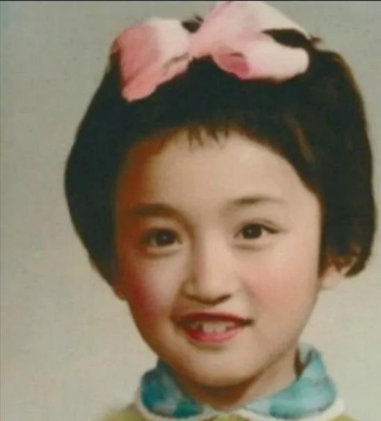 杨钰莹|47岁杨钰莹终于领证了？新郎让人很意外，整个娱乐圈都惊喜不已