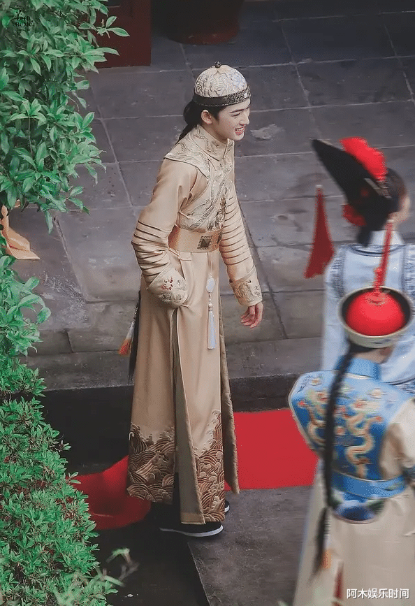 王艳|王艳时隔多年再演晴格格，身材发福但气质不减当年，杨紫饰演紫薇俏皮可爱