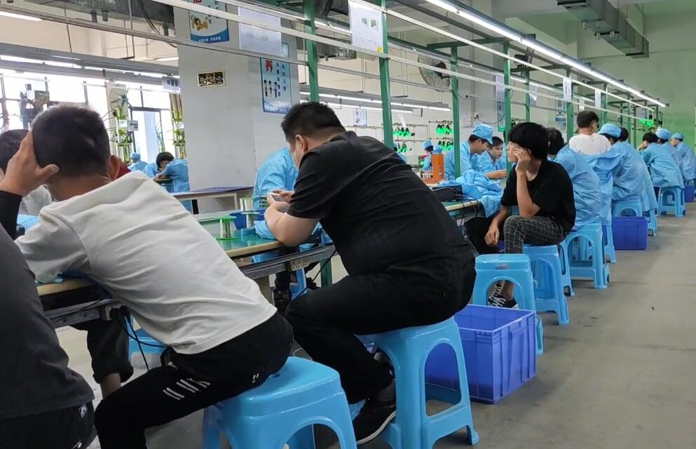 海子的社会趣闻录 工厂倒闭，老板给员工发福利了，4台小汽车，现在2万块钱一台