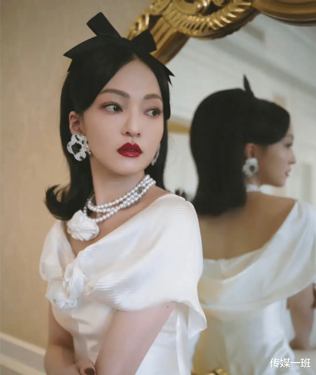 吴京|成龙电影周闭幕式：肖战穿白色中山服，张韶涵穿皮草，吴京经典款