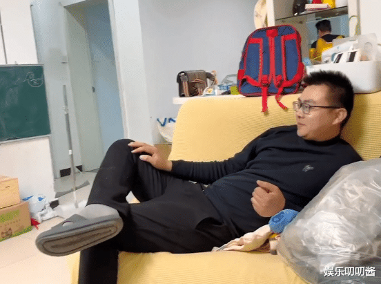 许敏|郭威和许敏玩投壶，面带笑意幸福感爆棚，网友：有血缘就是不一样