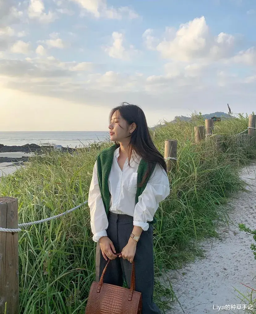 Liya的种草手记 今秋毛衣“不好好穿”火了，气质又好看