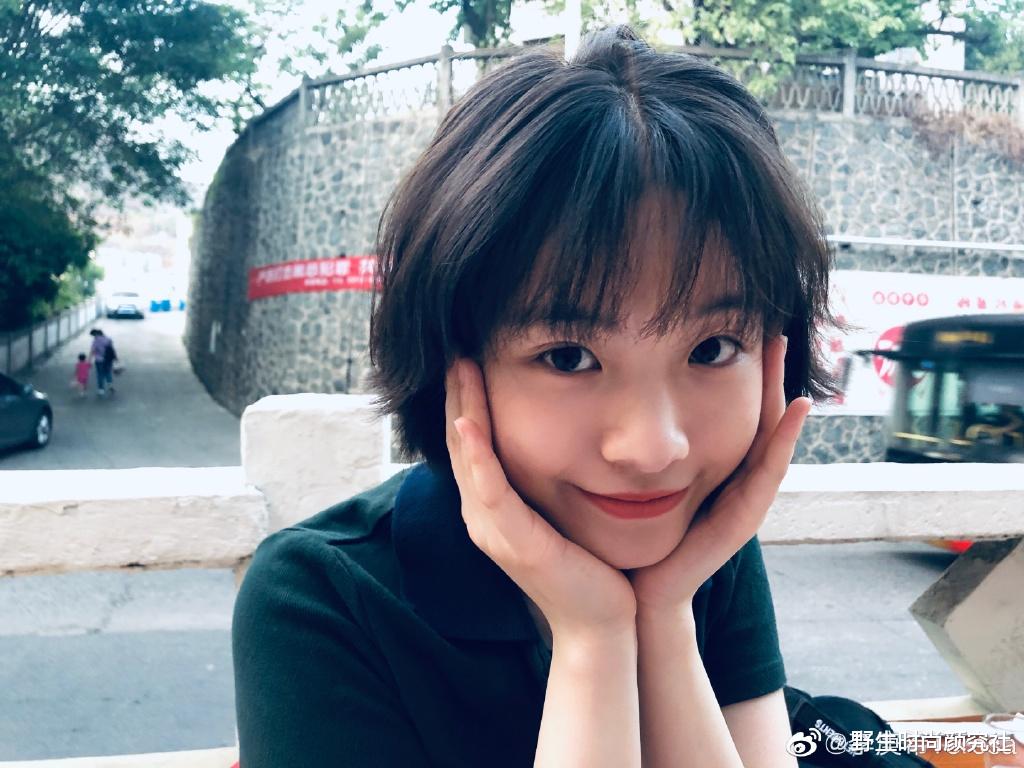 野生时尚颜究社 明明她的现代装“灵”让人心碎,为什么要演古装“拖累”颜值?