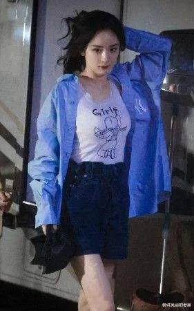 杨幂|杨幂路照引争议！网友：身材好的没话说，只是有点故意摆弄