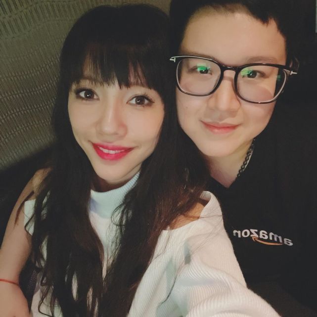 李靓蕾|王力宏出轨事件要反转？李靓蕾与多位异性亲密搂抱合影被扒出