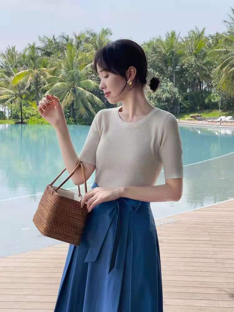 混搭时尚Anna|初秋最火针织衫：注重舒适与优雅，彰显你的时尚魅力