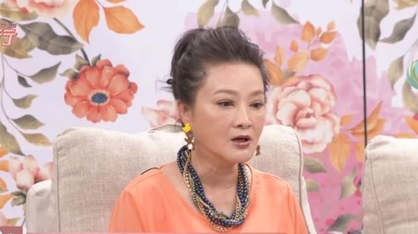 yummy剪辑 女星为爱远嫁非洲，被逼“3女共侍1夫”苦忍9年！