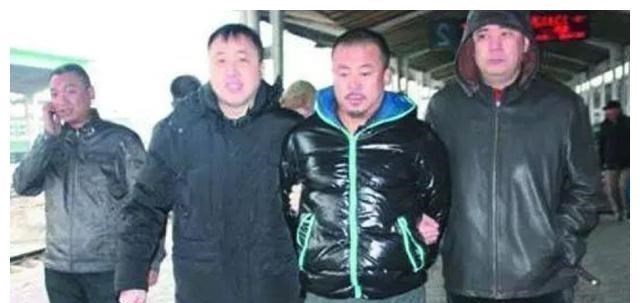 电视剧|逃犯潜伏娱乐圈13年,参演过40多部电视剧,最终因太红被警方认出