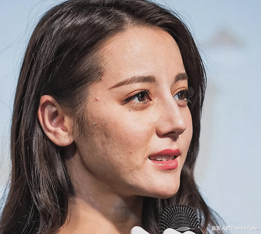 倪妮|还在容貌焦虑？看看倪妮的小肚子、杨幂的双下巴、热巴的满脸痘吧