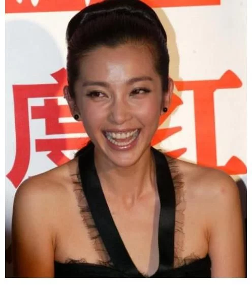 侏罗纪世界统治|李冰冰花重金都想删掉的照片，张张过瘾，网友：看得心砰砰跳