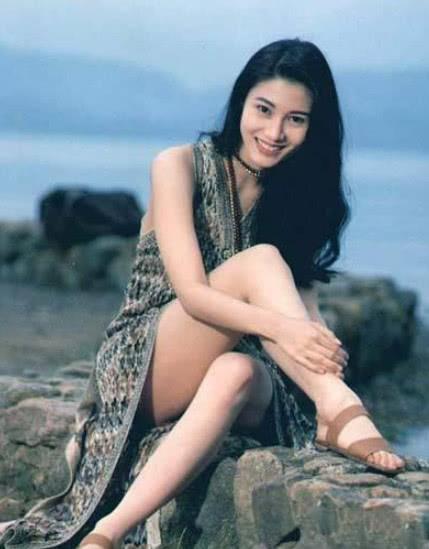 一员肌肉猛将|51岁李嘉欣90斤，体重常年“不过百”：美人迟暮，一眼万年
