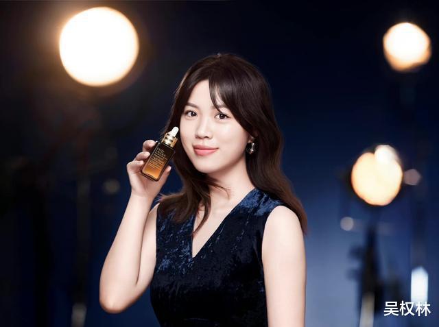 明星素颜|杨倩久违亮相！素颜穿吊带裤，胖得快认不出，斥资30万建立基金