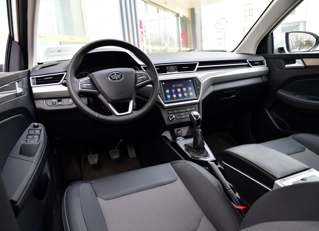 丰田 真正的“黑马”来了，4.58万搭载丰田发动机，性价比碾压大众朗逸！