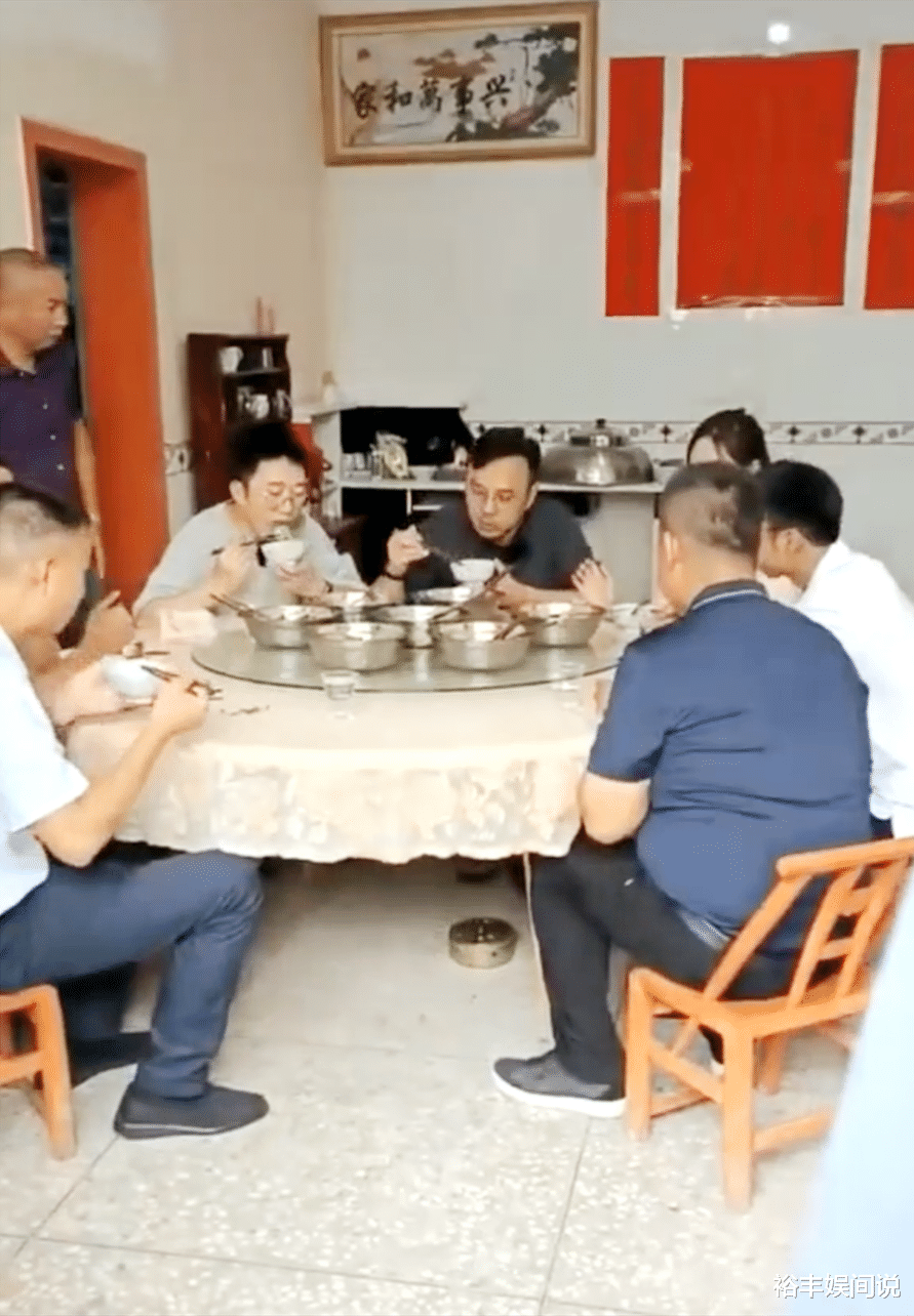 汪涵|汪涵杨迪被曝聚餐不用公筷！自带厨师为他们做饭，七个人七盆菜