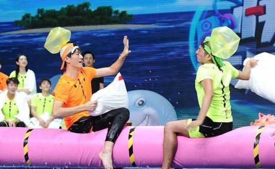 何炅|快本停播主持人的现状：何炅乌镇聚会现身，维嘉海涛被曝退出