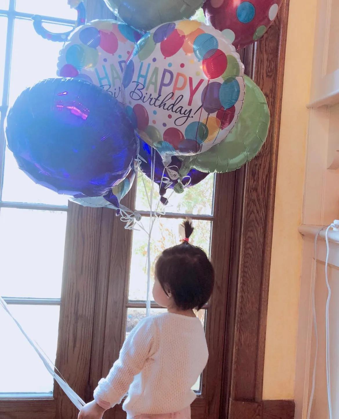 章泽天|章泽天久违晒娃，母女同框画面有爱，5岁女儿长发及腰长高不少