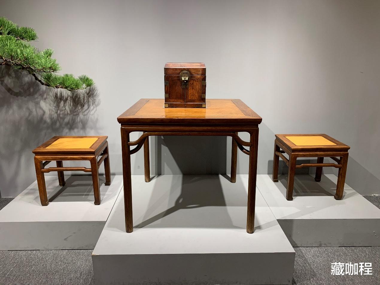 黄花梨材质无误,罗锅枨加霸王枨方桌终流拍