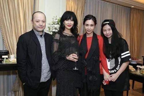 邱淑贞|他白手起家年赚36亿！娶到被王晶捧红的著名艳星，堪称人生赢家