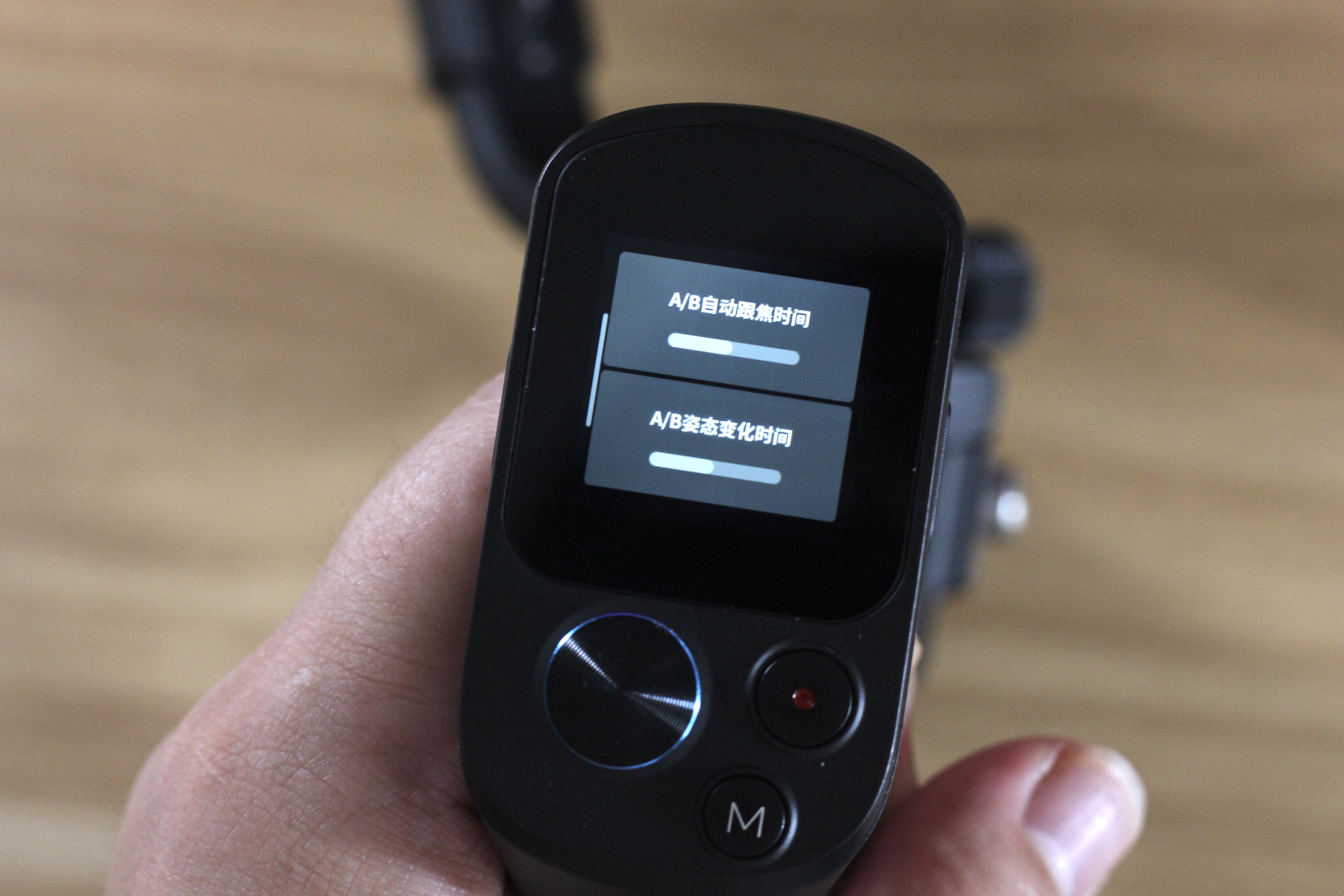  飞宇蝎子三轴相机手持稳定器体验：这是一款身怀绝技的稳定器