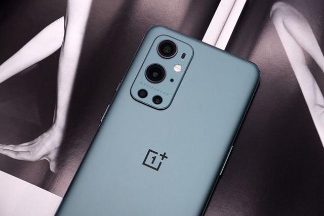 小米科技|小米和一加对比同价位机型，哪个性价比更高一些？