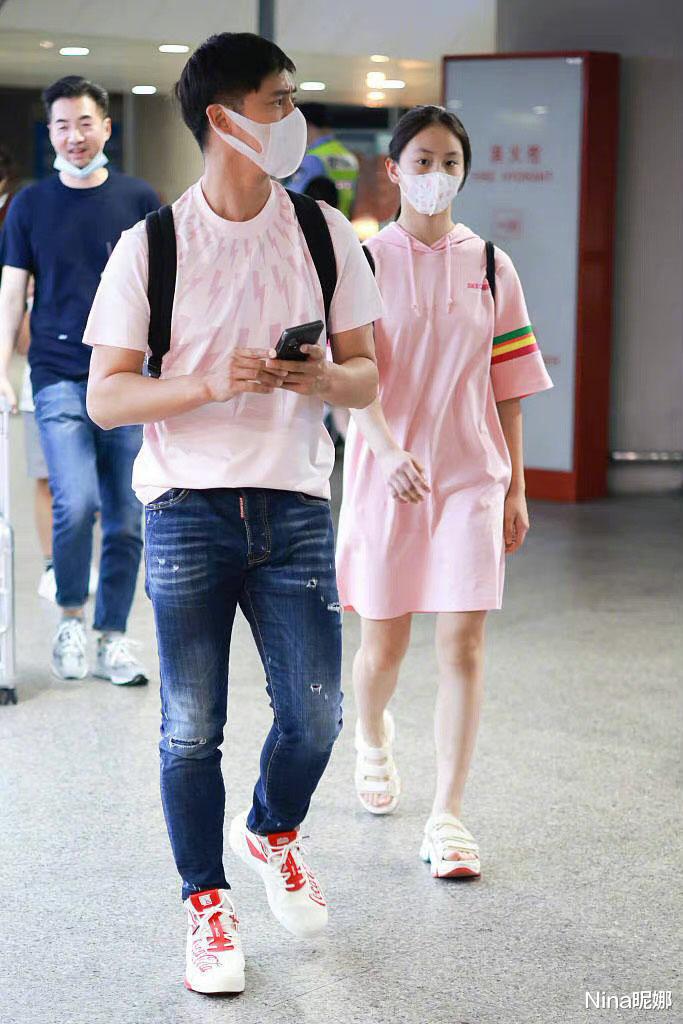 何念|13岁田亮女儿发育真快，穿条纹卫衣裙打扮好成熟，腰线跟171田亮一般高