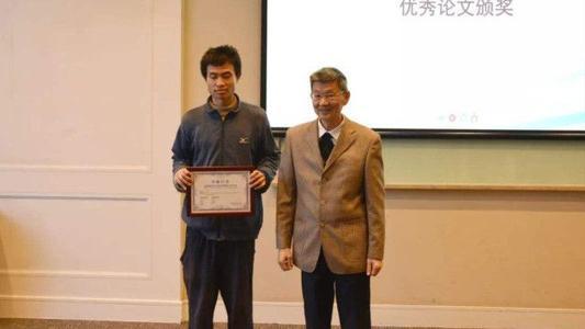 张雨绮|北大“韦神”18岁视频流出，耿直回怼采访者，个性十足让母亲无奈