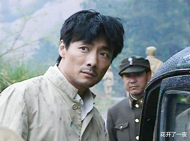 余则成|同样是谍战剧中的“狠角色”，李涯和余则成放在一起，差距就出来