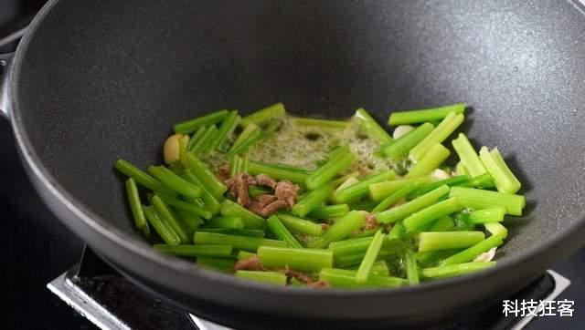 不粘锅|厨房用具新选择，九阳晶钻耐磨不粘炒锅烹饪美食就是这么轻松