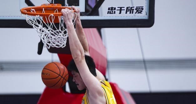 陪你慢慢变老 35+15+14！CBA双少齐爆发，你们才是广东劲敌，第一内线12中8太狠