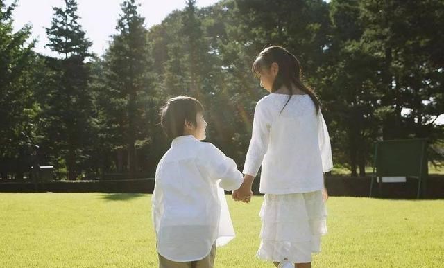 “重男轻女”一新的形式出现了?打着公平的幌子,伤害了女儿们