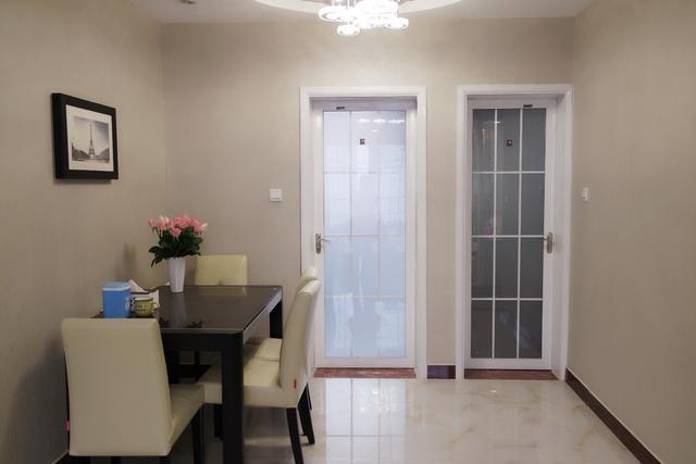 邻居来我家串门，进门就被客餐厅惊艳了，说这是小区最漂亮的装修