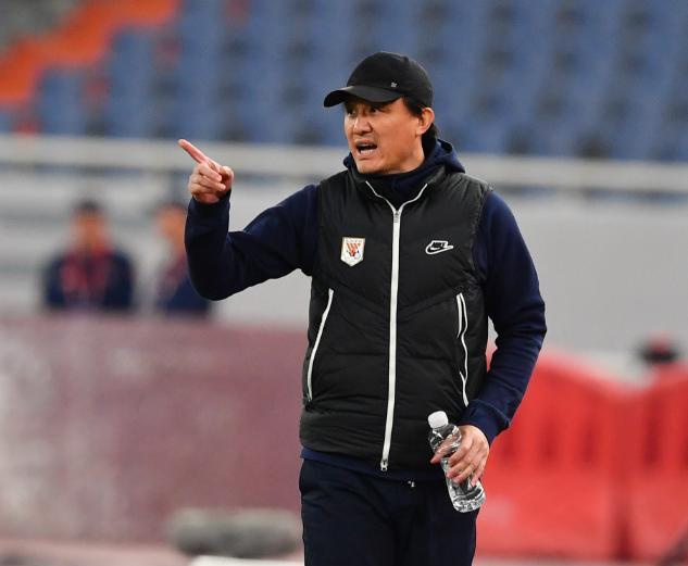 明乐说育儿|1:0李霄鹏再成“李三棍”,武汉球迷揪出罪人:输球竟然还笑!