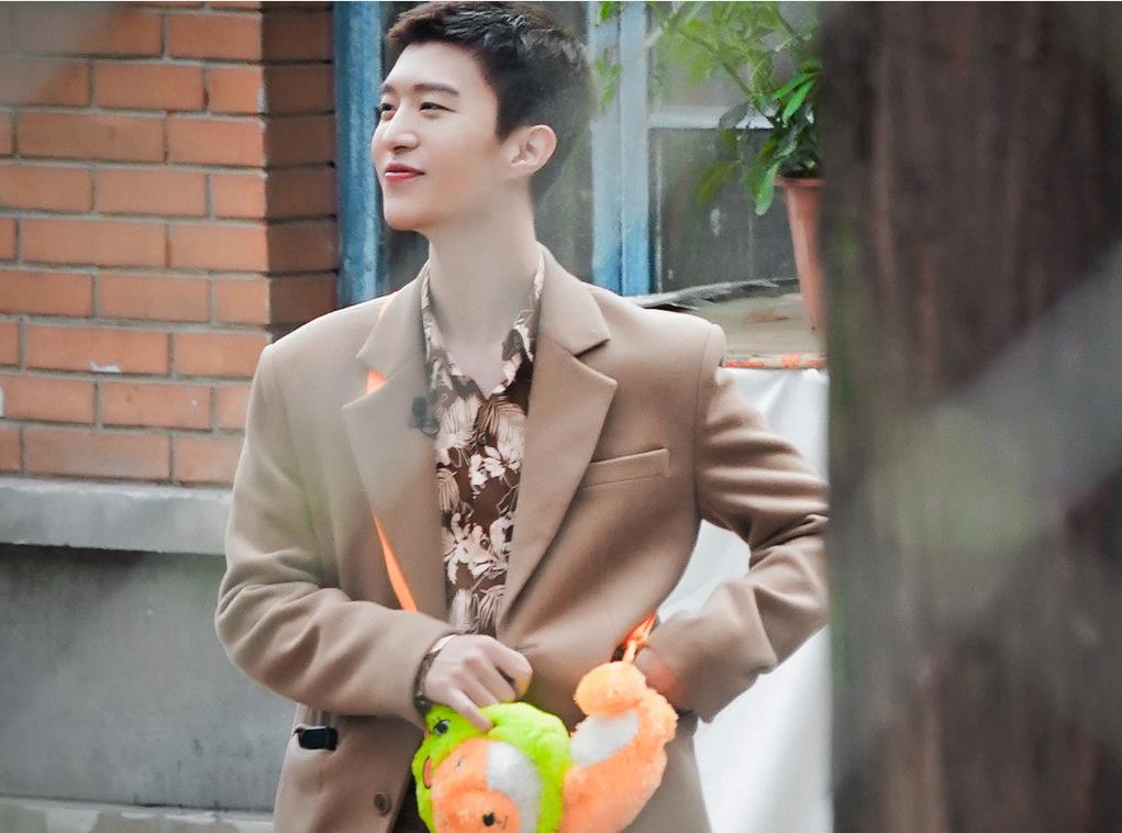 范丞丞|范丞丞首部电影破亿，采访中坦言很想演喜剧，公开喊话沈腾