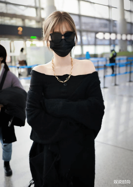 娱说时尚 虞书欣真俏！露肩毛衣穿出来，不怕寒潮，甜甜的真美