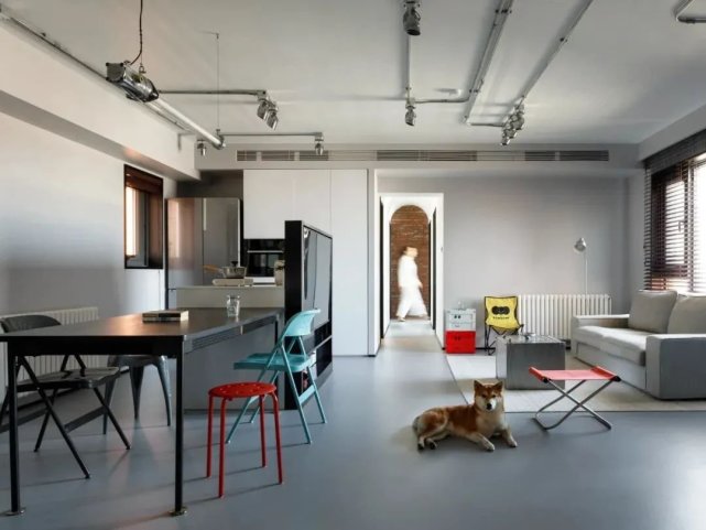 124㎡轻工业风入户洞洞板+挂件墙设计,开放式布局让人眼前一亮