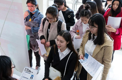 大学生 大学生间的“私下交易”，看似方便了自己，但“后续危害”可不小