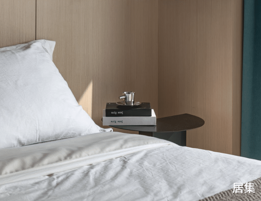 客厅也可以做书房,在家就能欣赏长江美景,享受潮流的独特美感